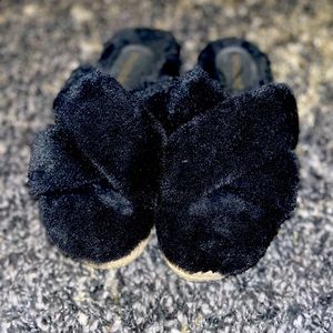 Shoedazzle platform black furry slipper/slides